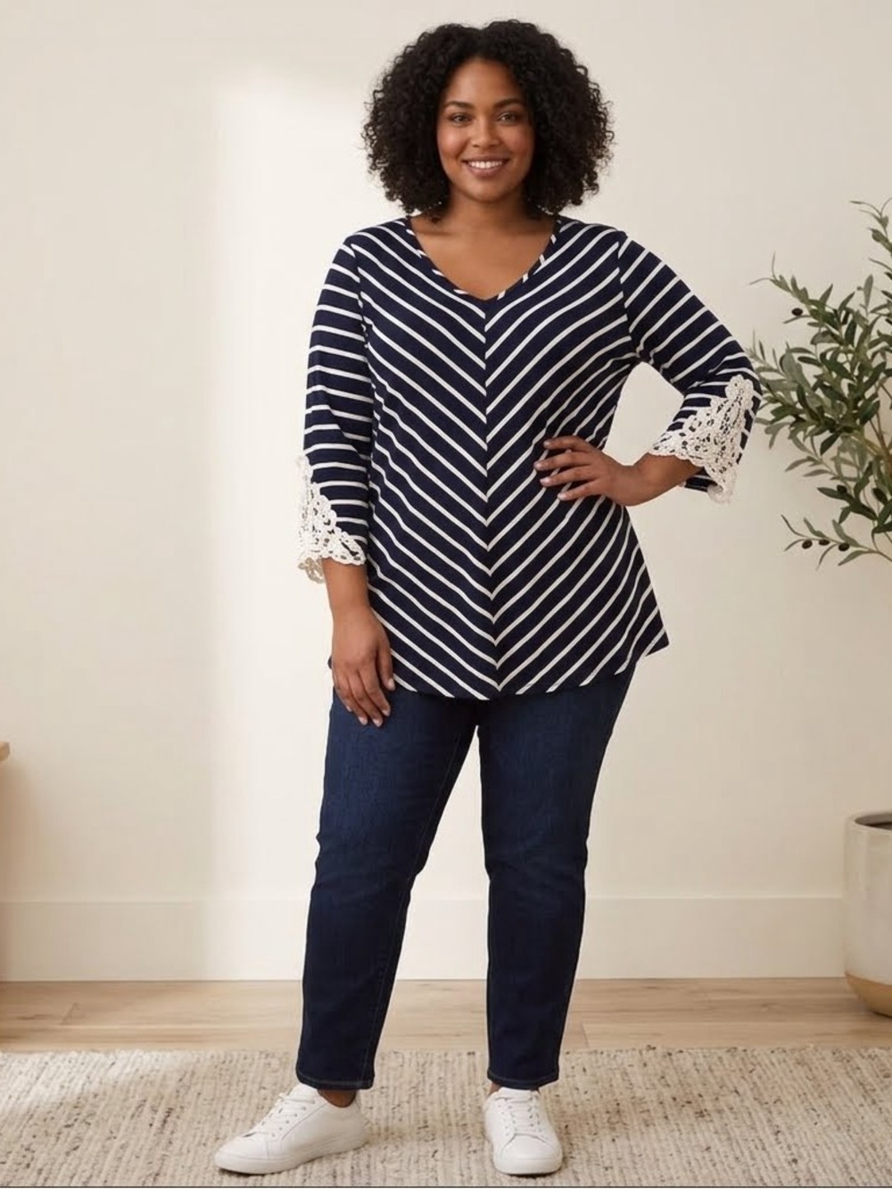 Striped Knit Oversized Top. Roommates Brand, Size 2X Lace Accents on Navy/White